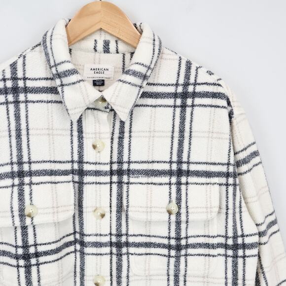 American Eagle Cozy Soft Button Up Fleece Shacket Black Ivory Plaid Size Small - Picture 5 of 8